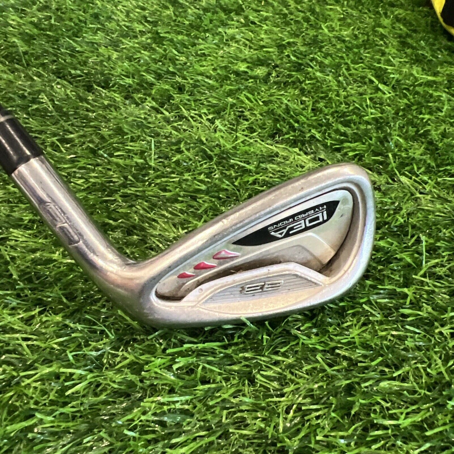 Adams IDEA a3 8 Hybrid Iron RH Regular Graphite 37 3/4" (I146)